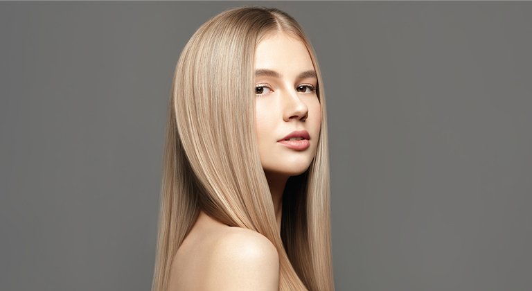 bezowy blond