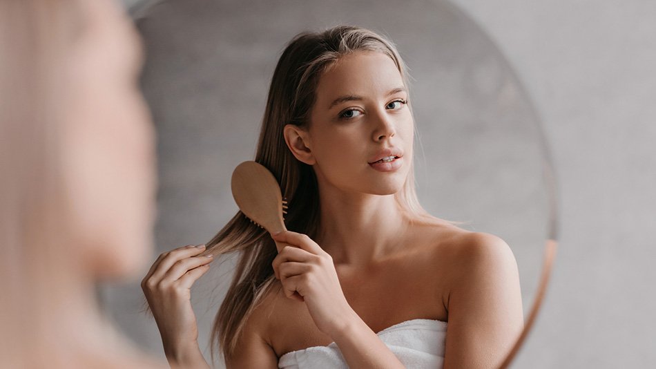 Komu pasuje ciemny blond