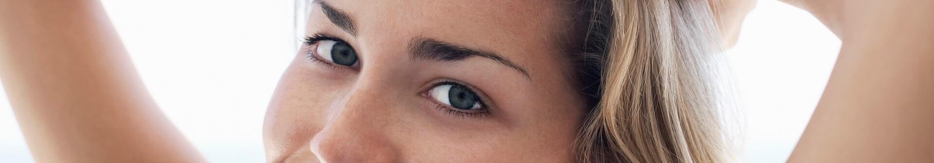 Tłusta skóra twarzy – jak o nią dbać