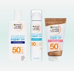 Trzy produkty Garnier Ambre Solaire Super UV do ochrony przeciwsłonecznej, na jasnym tle
