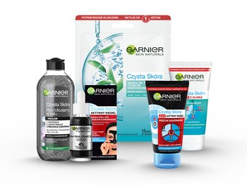 Pięć produktów Garnier Skin Naturals i maska w płachcie ustawione obok siebie