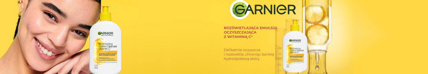 Uśmiechnięta kobieta obok butelki kremu myjącego Garnier, na żółtym tle z naczyniami laboratoryjnymi