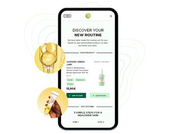 Smartfon ze stroną pielęgnacji Garnier, dwa kółka: cytryny w płynie i dłoń z żółtą tubką
