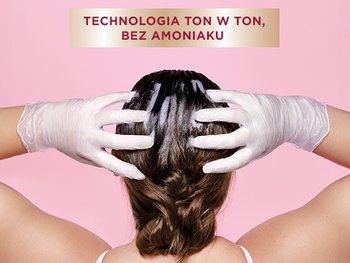 Głowa od tyłu, dłonie w rękawiczkach nakładają biały produkt na ciemne włosy, napis „Technologia Ton”