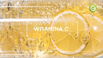 Plasterki cytryny w złocistym, bąbelkującym płynie, napisy „Witamina C” i logo Garnier