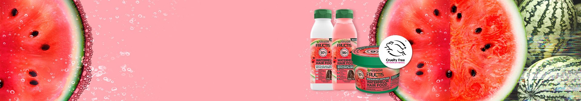 Trzy produkty Garnier Fructis Watermelon Hair Food wśród plasterków i całych arbuzów