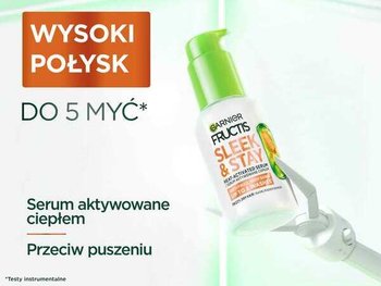 Buteleczka serum Garnier Fructis Sleek & Stay trzymana białym ramieniem robota, na zielono-białym tle