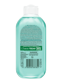 Wysoka, jasnoniebieska butelka Garnier Hyaluronic Aloe z białym kapslem, tylna etykieta ze składem