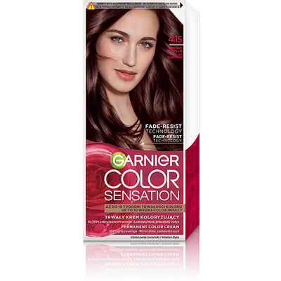 Opakowanie farby Garnier Color Sensation z uśmiechniętą modelką o ciemnoczerwonych, falowanych włosach