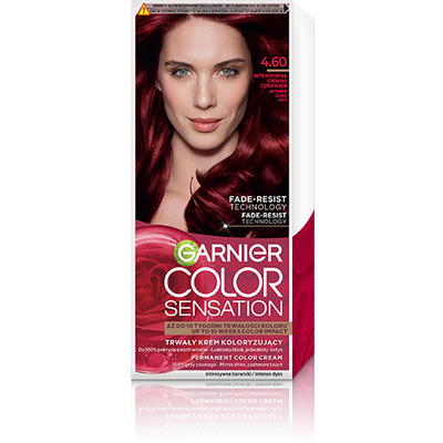 Opakowanie farby Garnier Color Sensation z modelką o ciemnoczerwonych włosach, na czerwonym tle