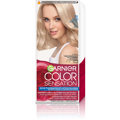 Opakowanie farby Garnier Color Sensation 111 Srebrzysty Ultra Blond z uśmiechniętą blond modelką