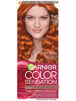 Opakowanie farby Garnier Color Sensation 7.40 Intensywny Miedziany z modelką o miedziano-rudych włosach