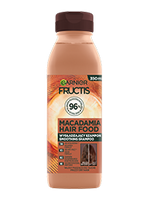 Jasnobrązowa butelka szamponu Garnier Fructis Macadamia Hair Food z motywem orzecha, na białym tle