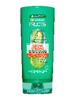Zielona butelka odżywki Garnier Fructis z etykietą, na ciemnozielonym tle, „100% recyklingu”