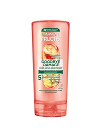 Półprzezroczysta, łososiowo-różowa butelka odżywki Garnier Fructis Goodbye Damage, na białym tle