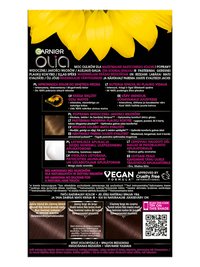 Opakowanie farby Garnier Olia z korzyściami, próbkami koloru i kodem QR, na ciemnym tle