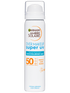 Biała butelka mgiełki Garnier Ambre Solaire Over Makeup Super UV, na czarnym tle
