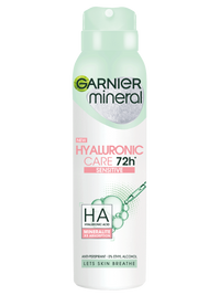 Biała puszka dezodorantu w sprayu Garnier Mineral Hyaluronic Care z opisem, na białym tle
