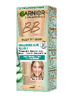 Opakowanie Garnier Skin Naturals BB Cream z porównaniem „przed/po” twarzy i próbką odcienia