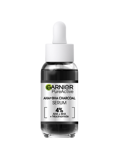 Szklana buteleczka serum z ciemnym płynem i białym kapslem, etykieta produktu, na białym tle