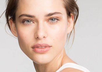 465_328 garnier modelka